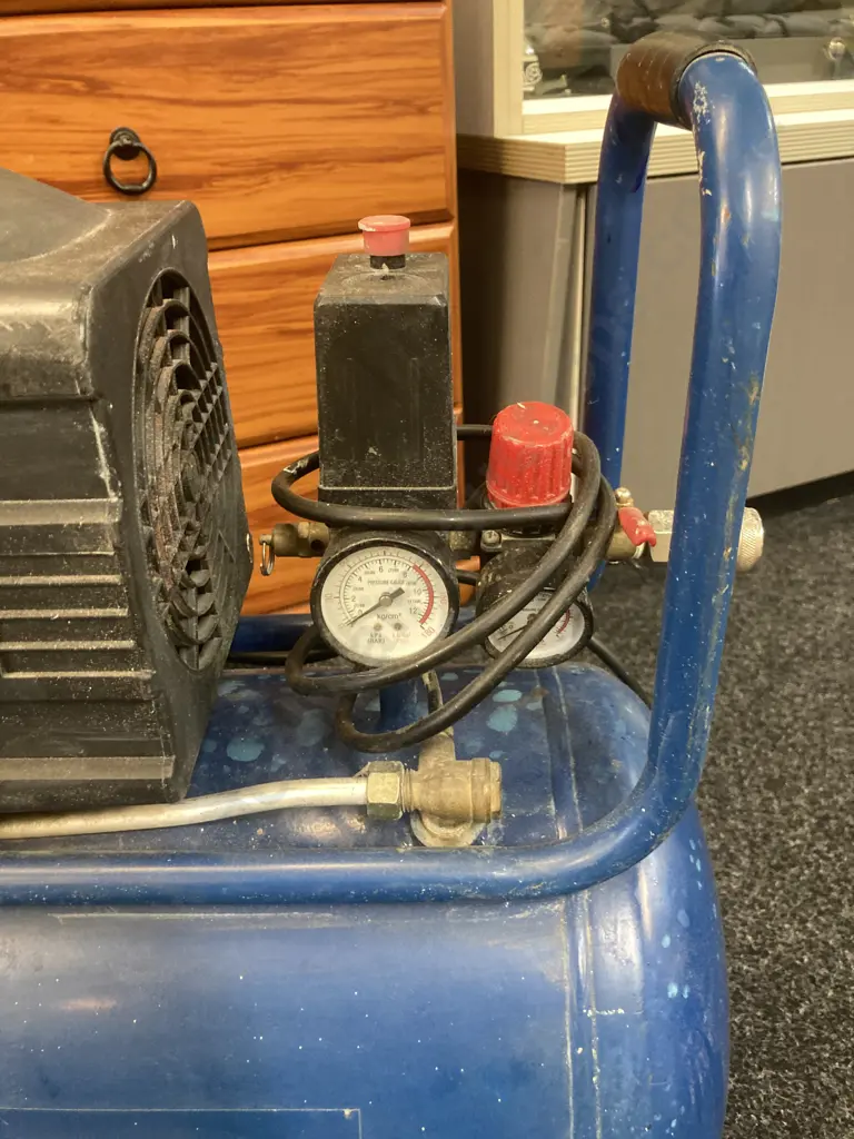 TradeAir Air Compressor - Model TA-2540A 274L/Min Image 1++
