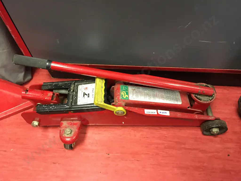 Precision 2 Ton Floor Jack Image 1++