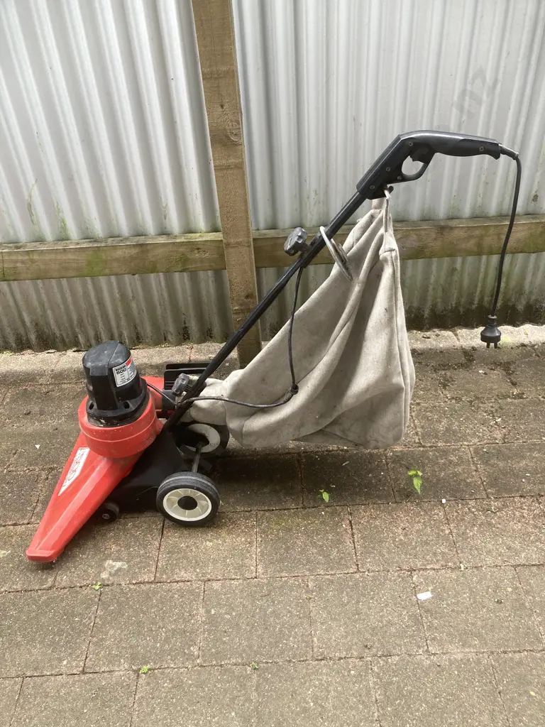 Victa Vac 500 Outdoor Vac, 700W Image 1++