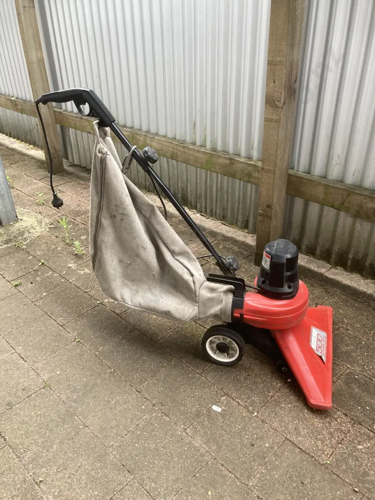 Victa Vac 500 Outdoor Vac, 700W Image 1++