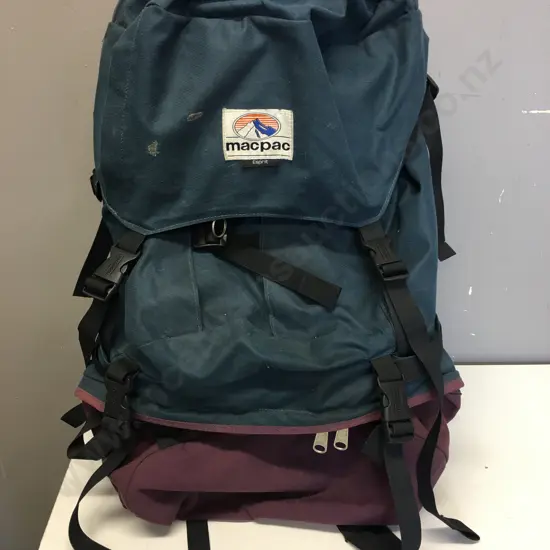 Macpac Esprit Back Pack Purple & Blue