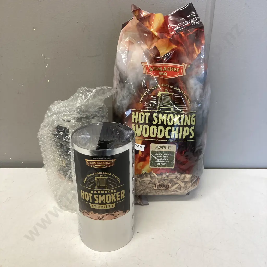 Aromachef Gourmet BBQ Hot Smokers x 2 With 1.5Kg Bag of BBQ Apple Woodchips Image 1++