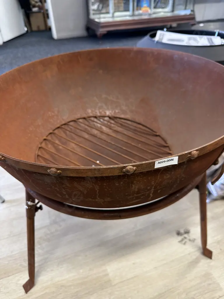 Big Smoke Delhi Firepit - Rustic Iron. 56 x 59cm Image 1++