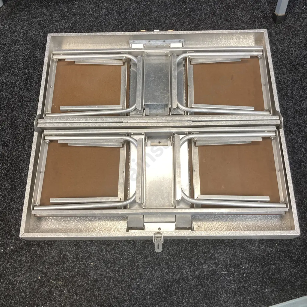 Universal Fold Up Picnic Set Image 1++