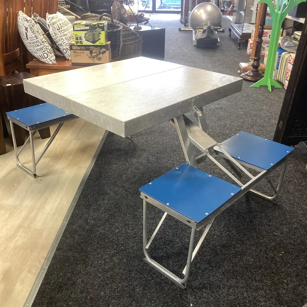 Universal Fold Up Picnic Set Image 1++