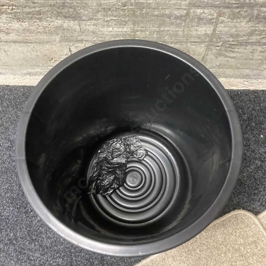 SupaTuff 50 Litre Rubbish Bin With Lid & 3 Floor Mats Image 1++