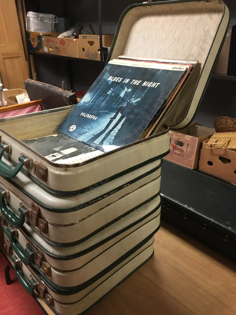 Lot of 4 Vintage Suitcases 'The Arabian Gulf Agencies Bahrain' With Assorted Records Image 1++