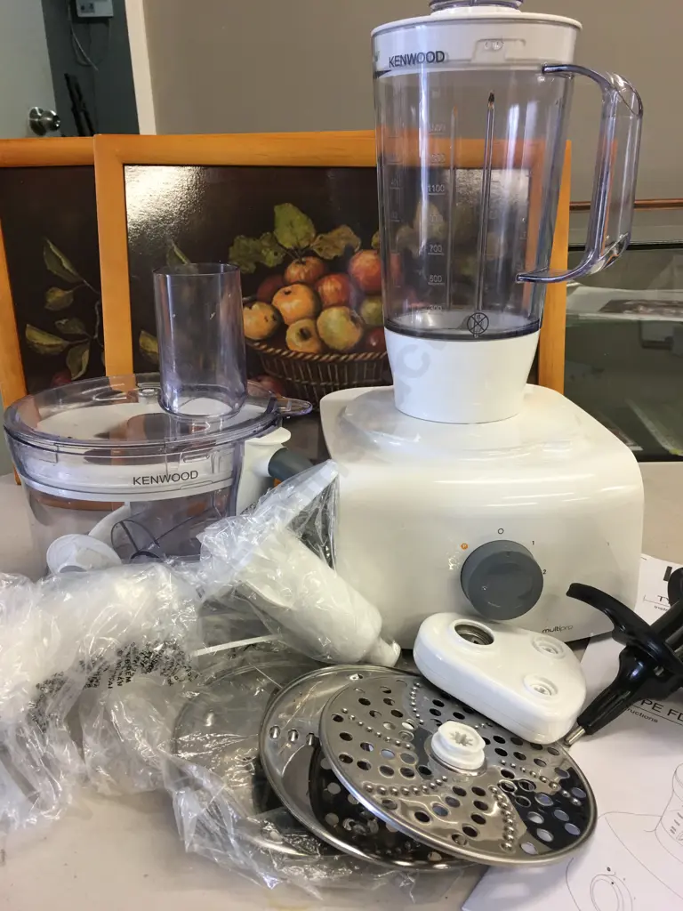 Kenwood Multi Pro Foodprocessor Model FDP64 With Attachments & Meal Trays Image 1++