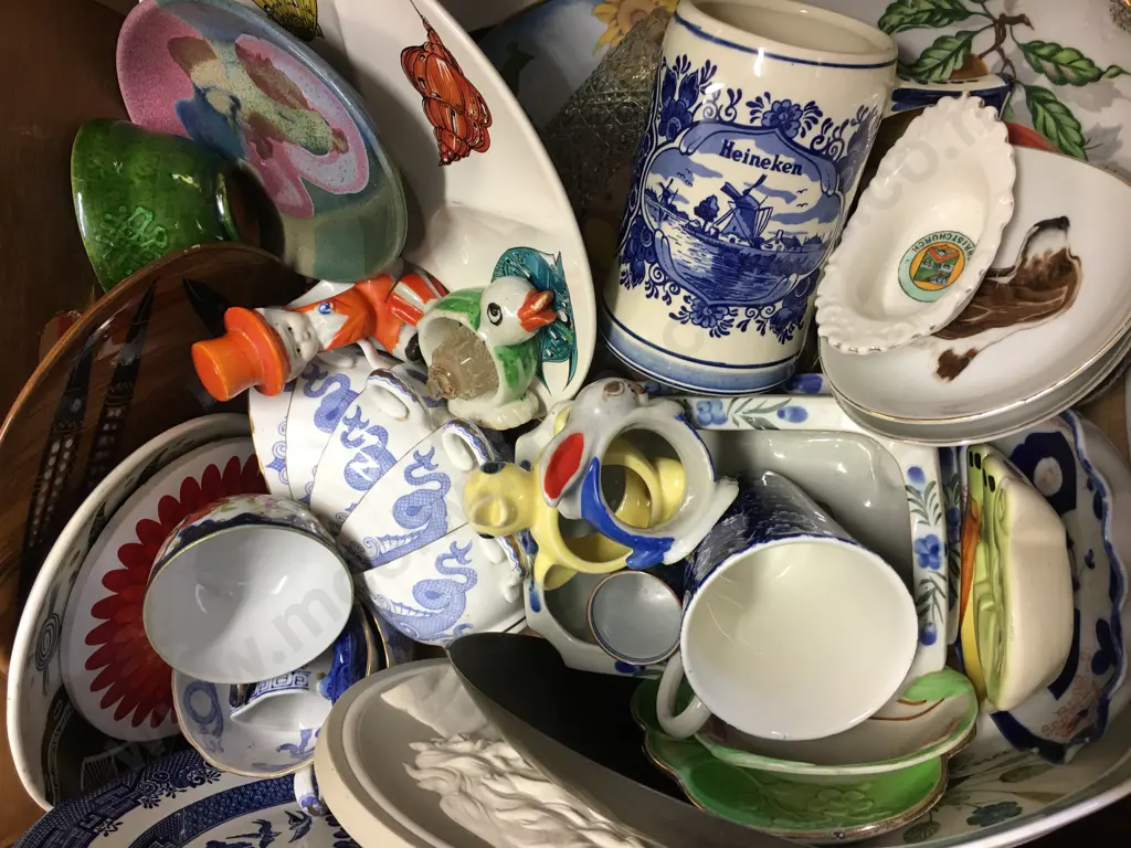 Box Lot Blue Flow, Vintage & Kitsch Items Image 1++