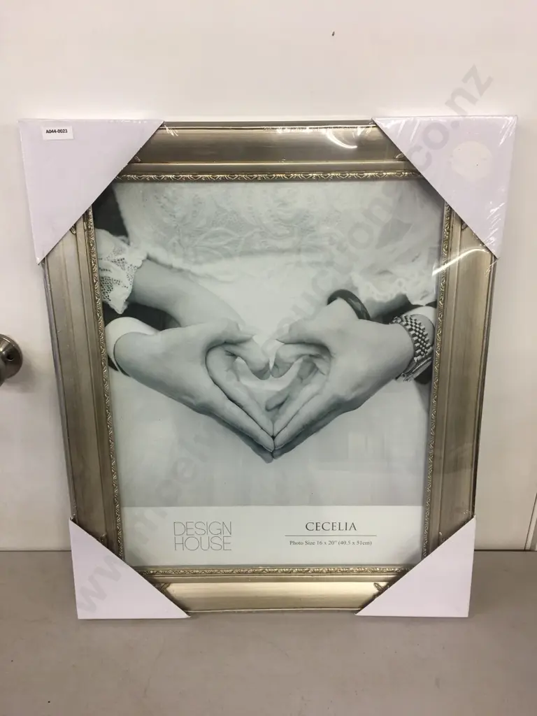 Large Design House Cecelia Antique Silver Photo Frame. 62 x 51cm Image 1++
