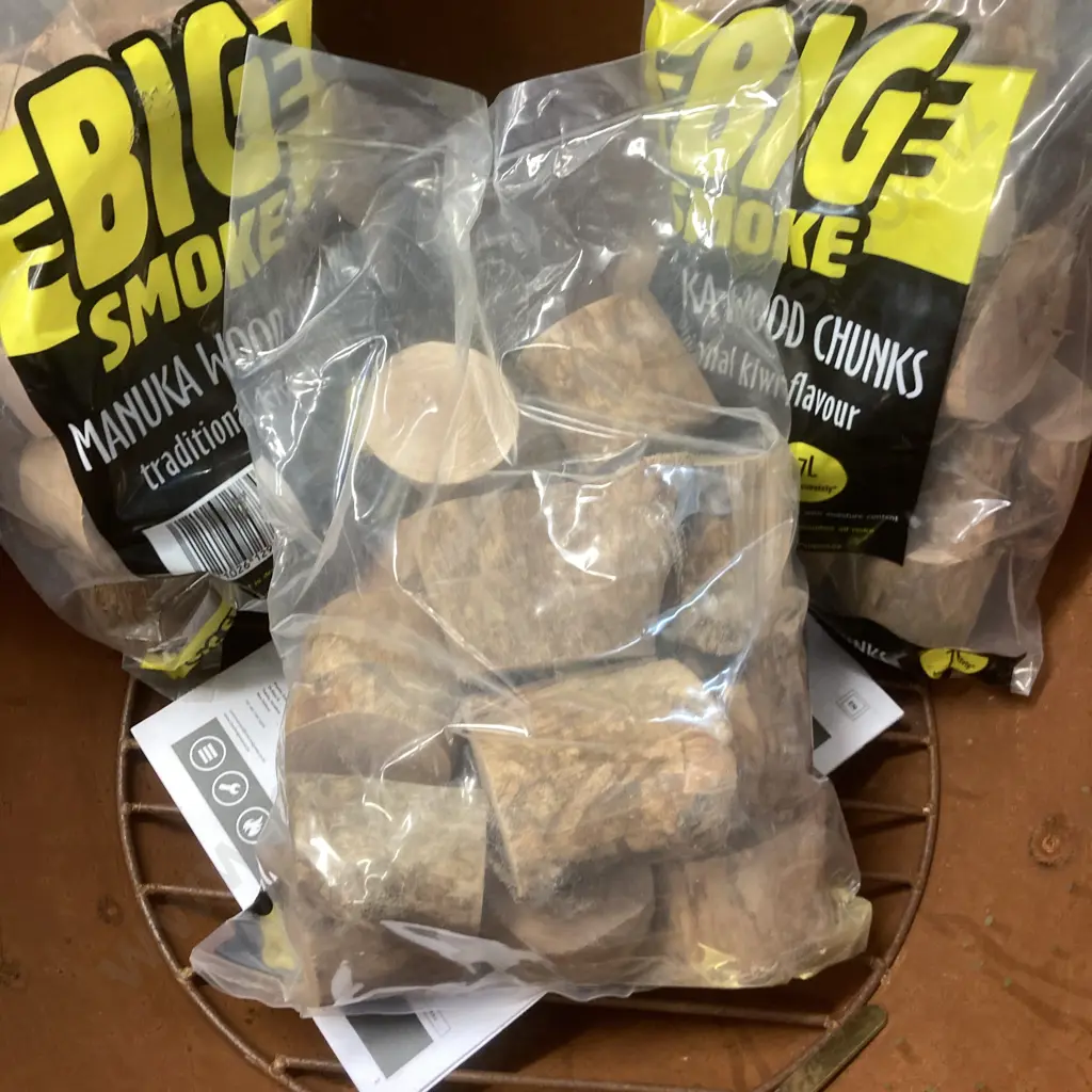 Big Smoke Manuka Wood Chunks - 3 x 7L Bags Image 1++