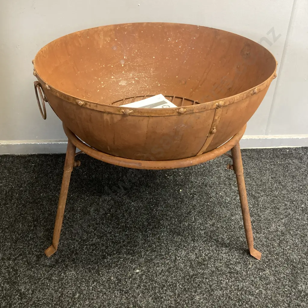 Big Smoke Delhi Firebowl - Rustic iron. 58 x 60cm Image 1++