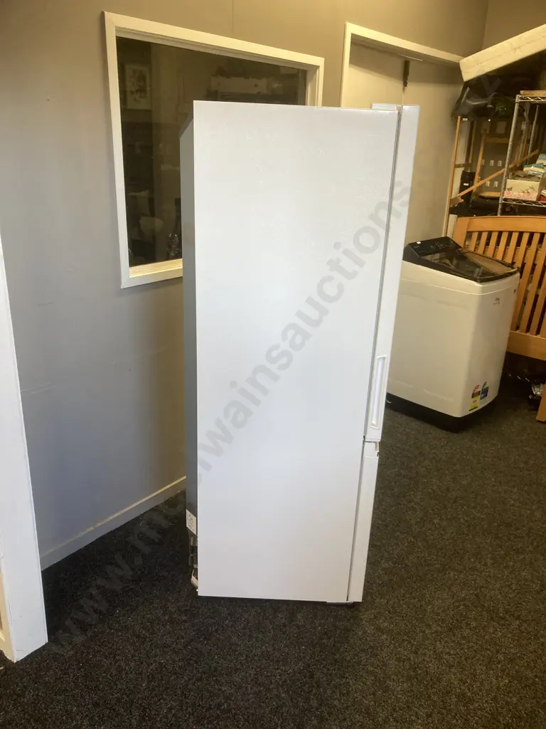 Westinghouse 335L Bottom Mount Fridge Freezer - White. Model WBB3400WG Image 1++