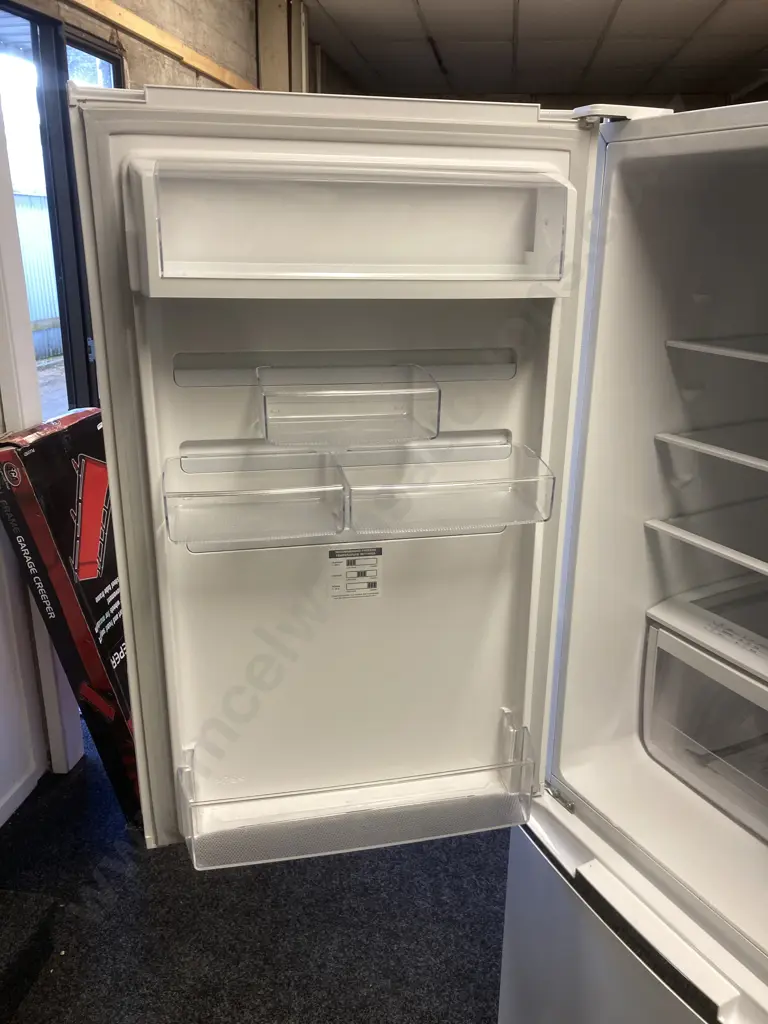 Westinghouse 335L Bottom Mount Fridge Freezer - White. Model WBB3400WG Image 1++