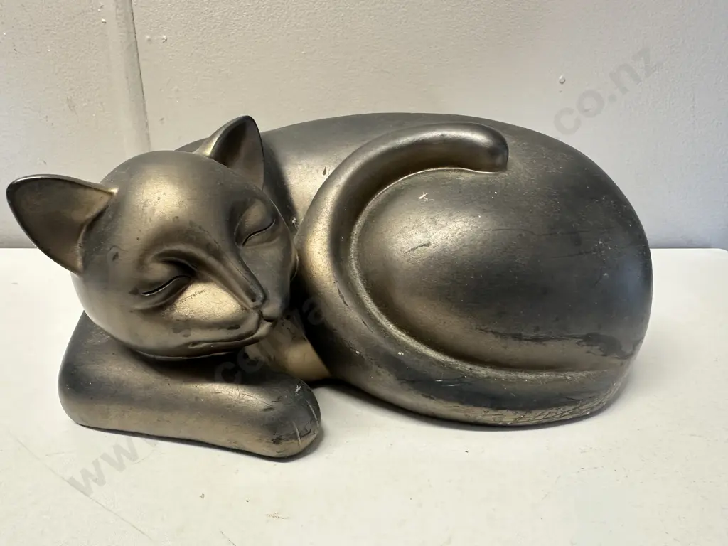 Decorative Cat Sculpture H11, W24cm. Image 1++