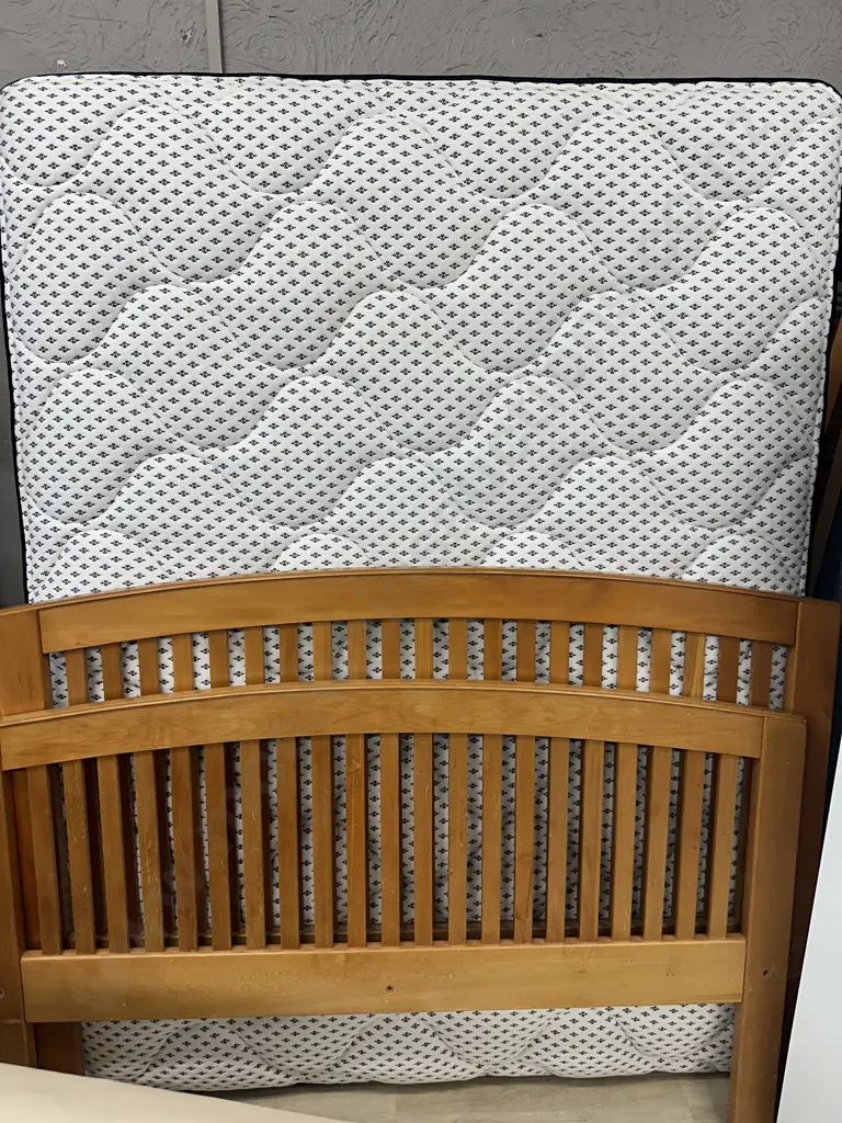 Rimu Queen Flexi Slat Bed With a Sleepyhead Serenity Essence Mattress Image 1++