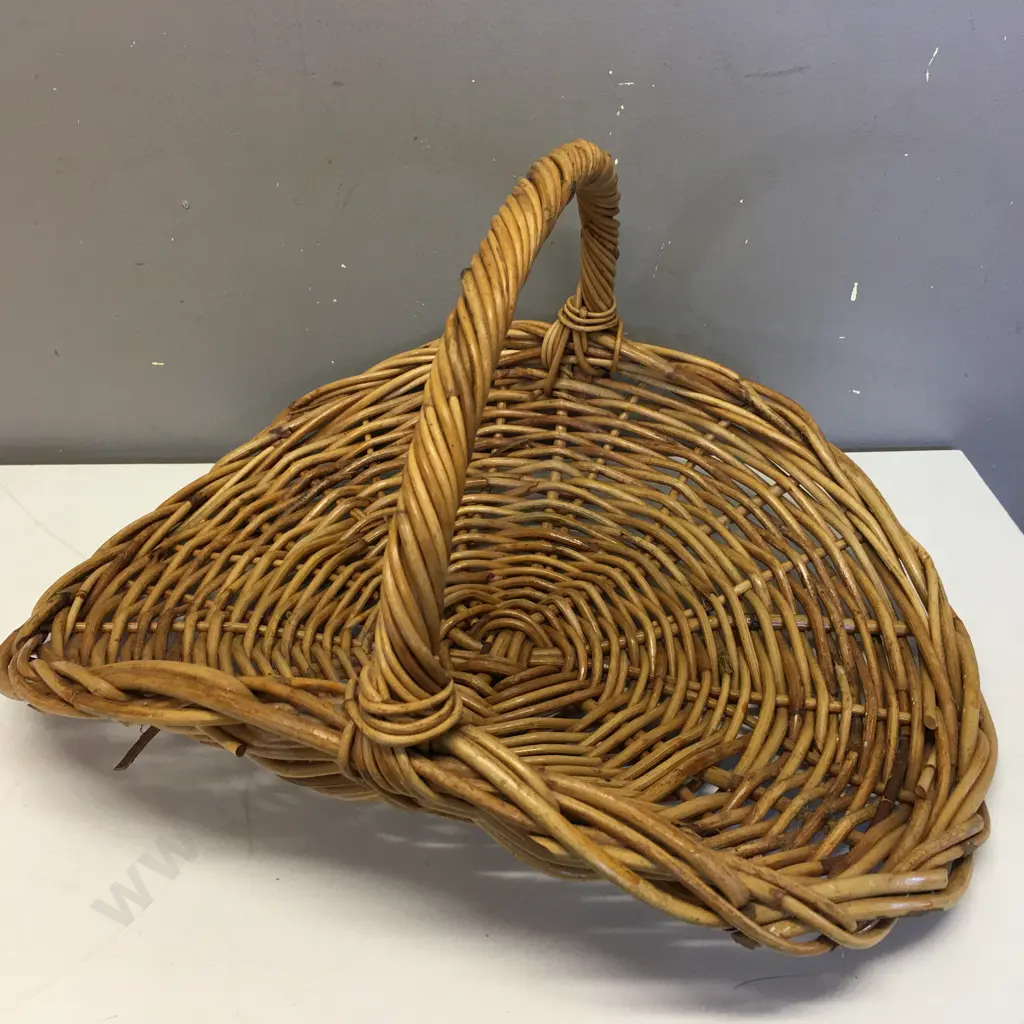 Large Vintage Handled Cane Serving Tray Image 1++