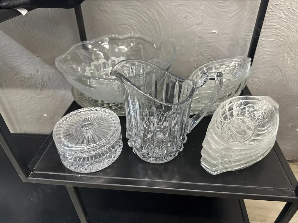 Assorted Glassware Items Including Drinks Jug, Bowl Etc Image 1++