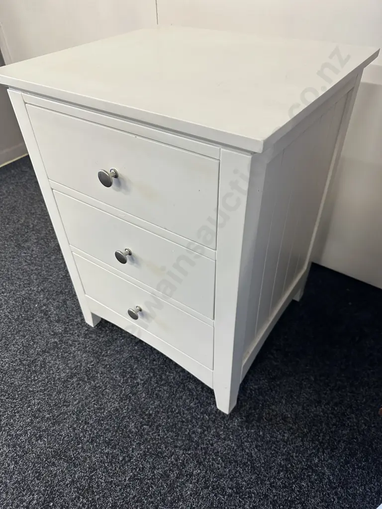 Freedom Furniture 3 Drawer White Bedside Unit, Brushed Pewter Knob Handles. H165 W50 D45cm Image 1++