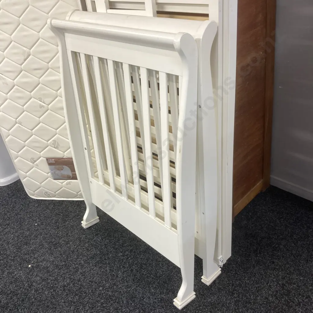 White Babies Cot With Jolly Jumper Mattress Image 1++