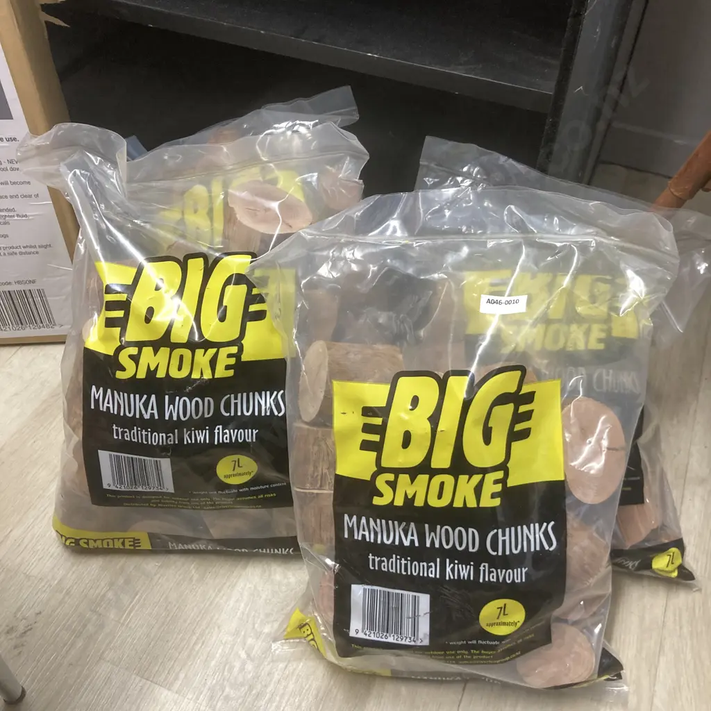 Big Smoke Manuka Wood Chunks - 4 x 7L Bags Image 1++