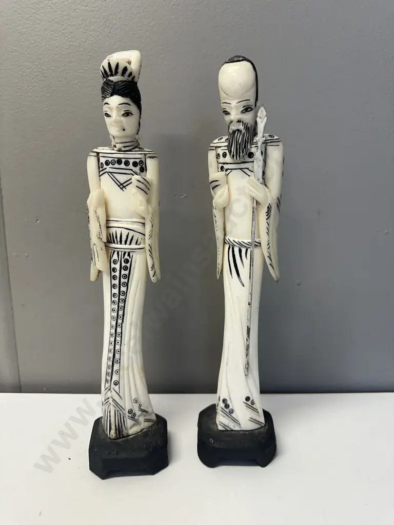 Pair Of Vintage Chinese Carved Figiurines Image 1++