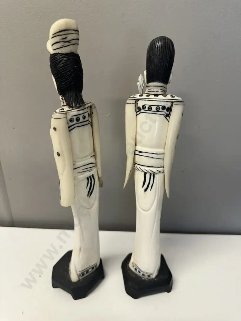 Pair Of Vintage Chinese Carved Figiurines Image 1++