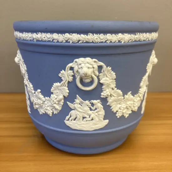Vintage Wedgwood Pale Blue Jasperware Lion Head Planter Made In England.11 x 12.5cm
