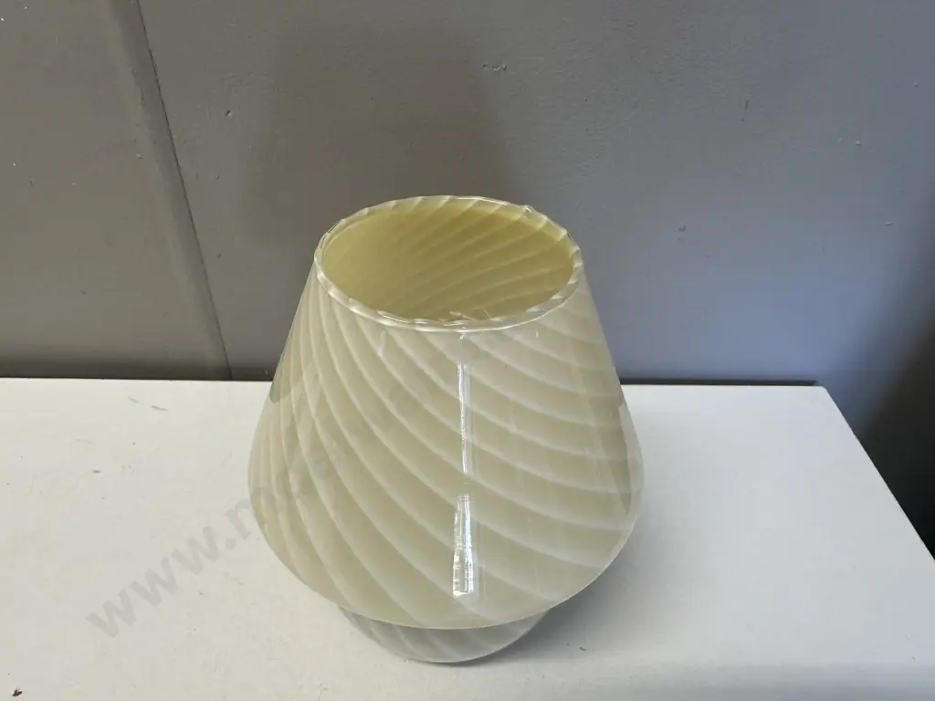 Vintage Murano Cream Swirl Mushroom Table Lamp. H19cm Image 1++
