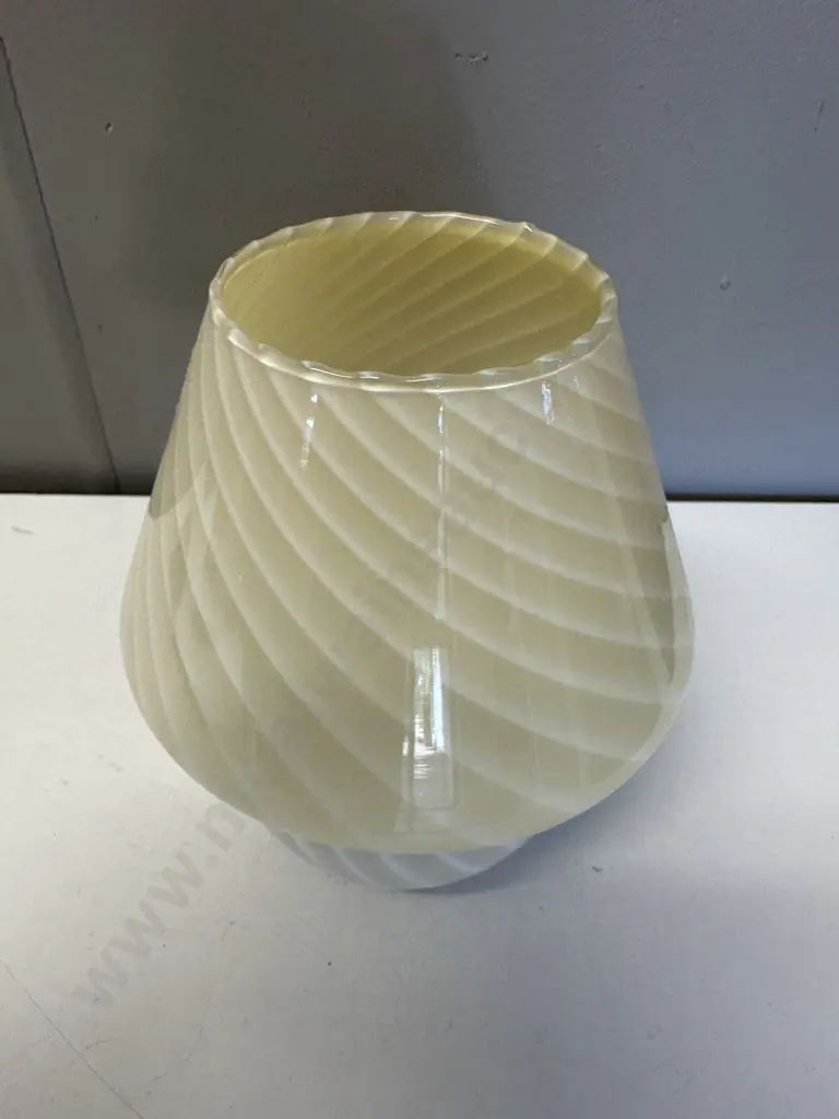 Vintage Murano Cream Swirl Mushroom Table Lamp. H19cm Image 1++