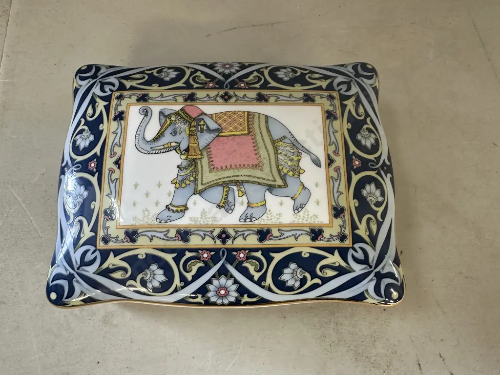Wedgwood 'Blue Elephant' Card Box With Playing Cards Image 1++