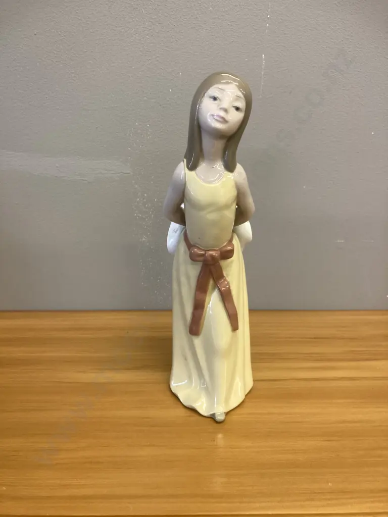 Lladro Figurine, Naughty Girl With Straw Hat, # 5006, 24cm, Printed and Impressed Marks, Retired 1998 (As Found) Image 1++