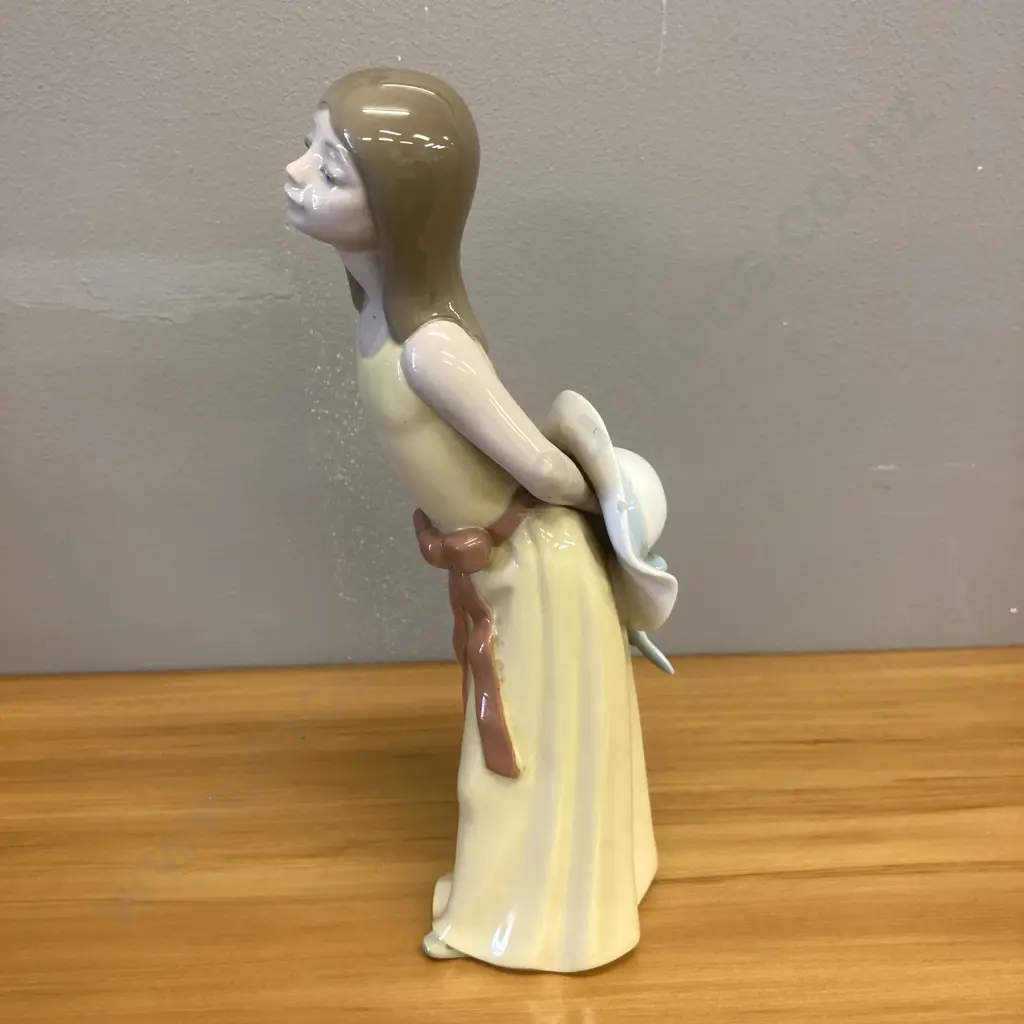 Lladro Figurine, Naughty Girl With Straw Hat, # 5006, 24cm, Printed and Impressed Marks, Retired 1998 (As Found) Image 1++