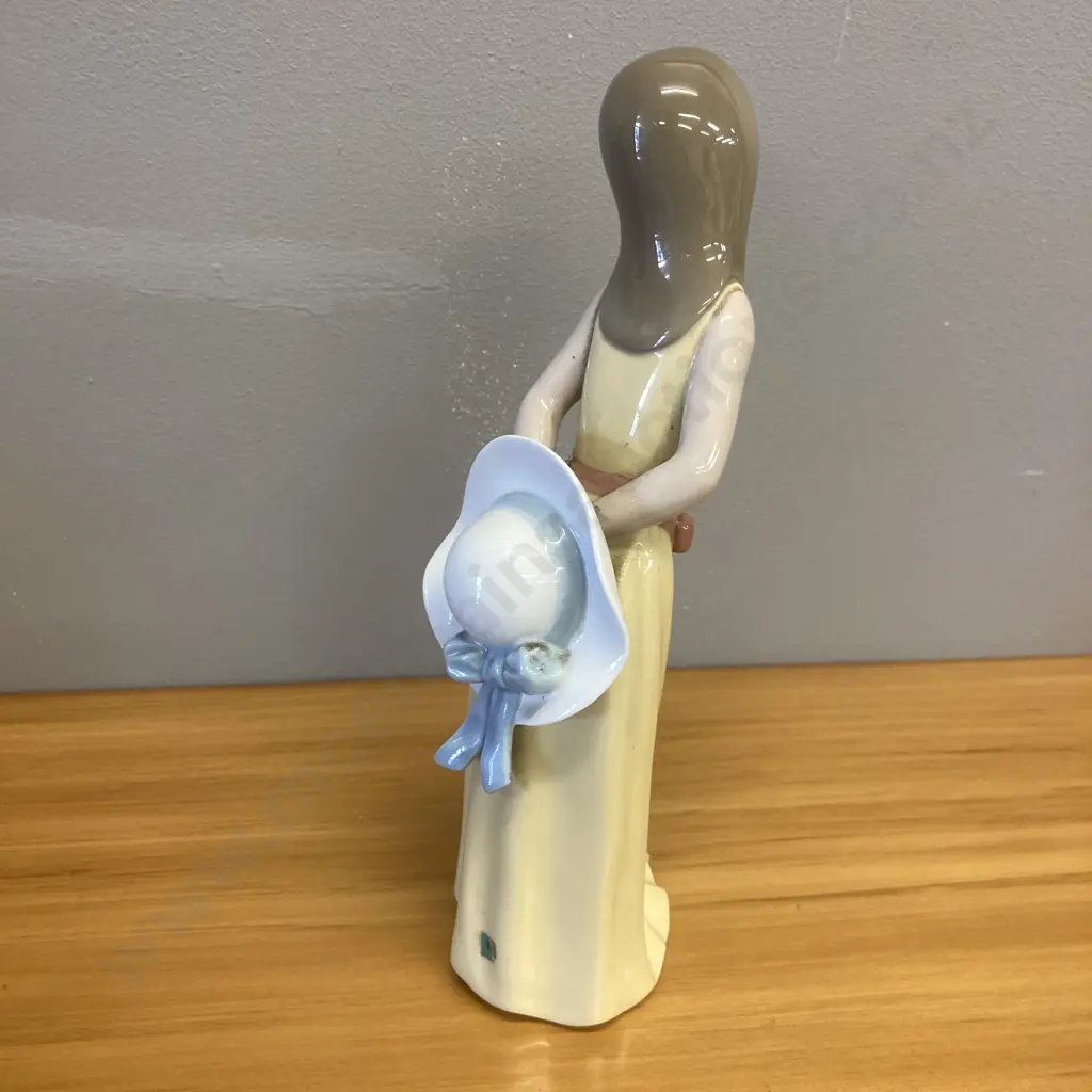 Lladro Figurine, Naughty Girl With Straw Hat, # 5006, 24cm, Printed and Impressed Marks, Retired 1998 (As Found) Image 1++
