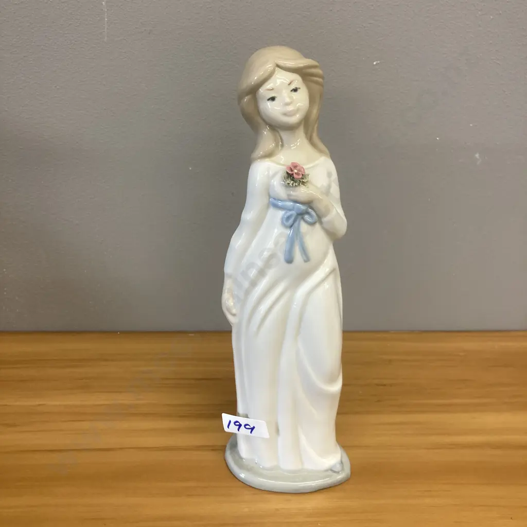 Vintage Torralba Porcelain Girl Holding a Flower- Made in Spain. H25cm Image 1++
