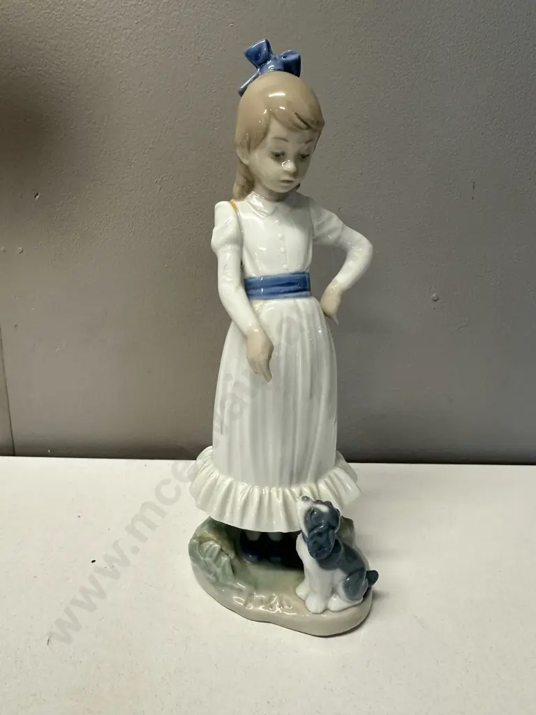 Nao Figurine 'My Dog Does Tricks' H24.5cm. Image 1++