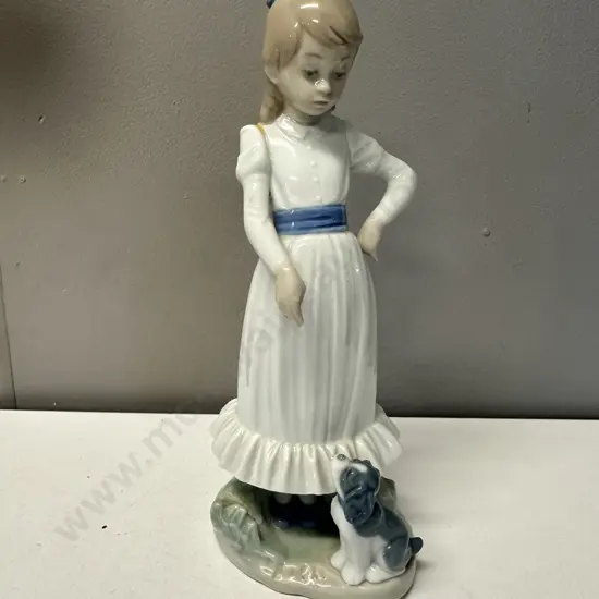 Nao Figurine 'My Dog Does Tricks' H24.5cm.