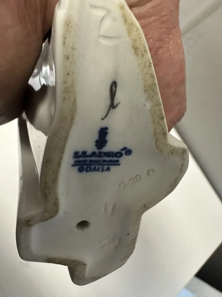 Lladro Figurine Girl Holding Candle Image 1++