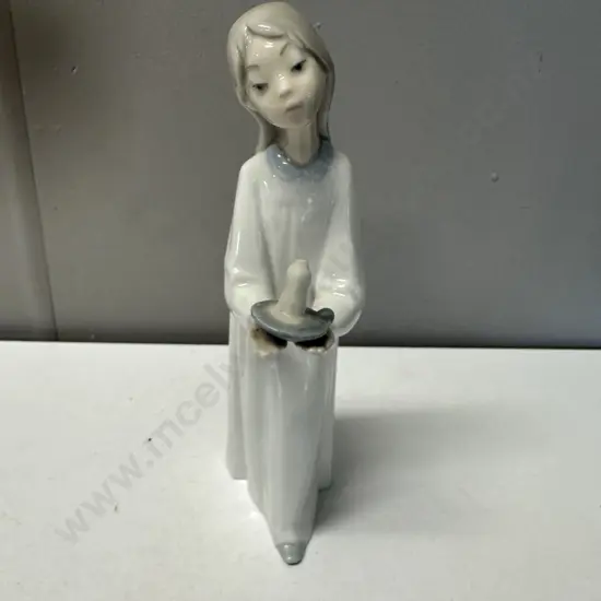 Lladro Figurine Girl Holding Candle