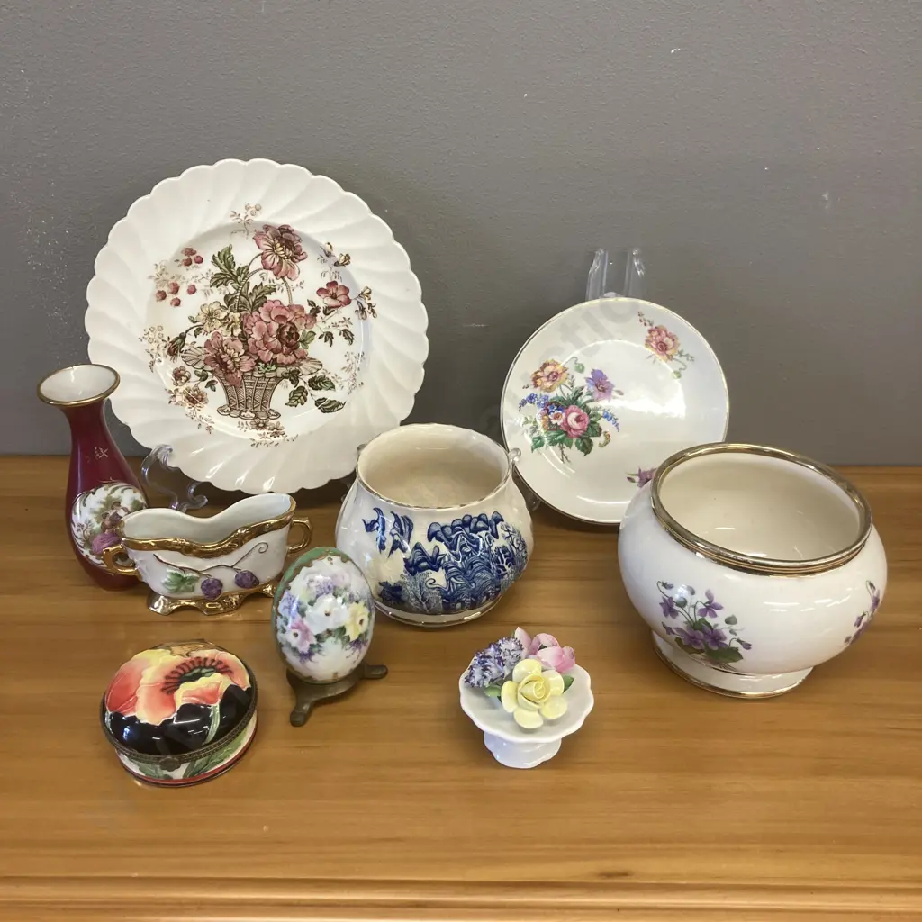 Assorted China - Clarice Cliff Chelsea Rose Plate, Sadler Blu Flow, Royal Doulton, Old Tupton Ware Etc Image 1++