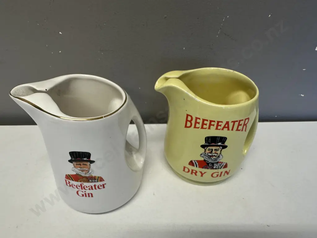 Vintage Wade Beefeater Gin Pitchers Image 1++