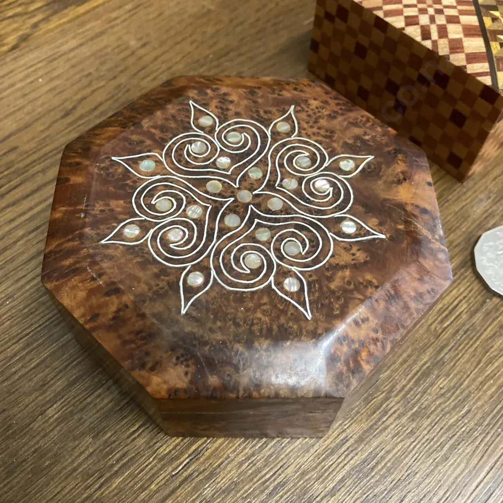 Walnut Trinket Box With Mother Of Pearl Inlay & Hinged Lid, Aus 1979 50 Cents, Lacquered Lidded Trinket Box Image 1++