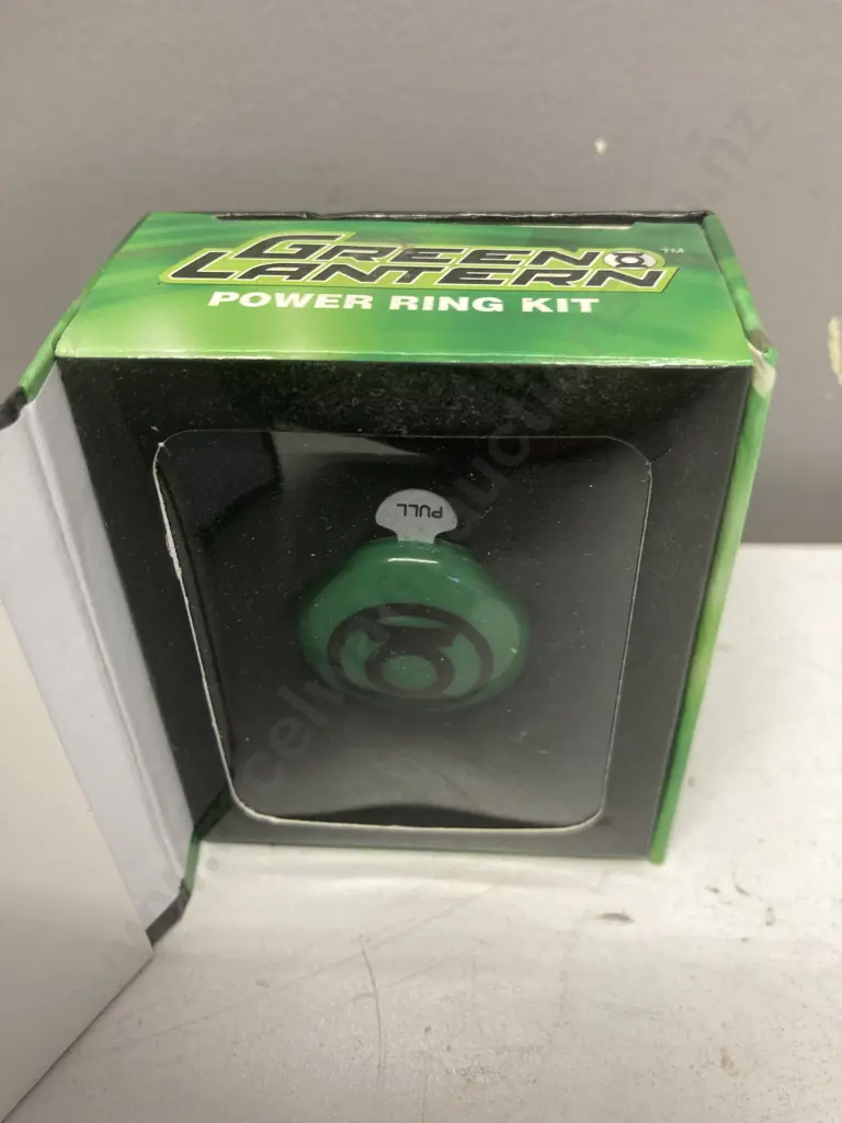 DC Green Lantern Power Ring Kit - Green Lantern Power Ring With 87 Page Green Lantern Booklet Image 1++