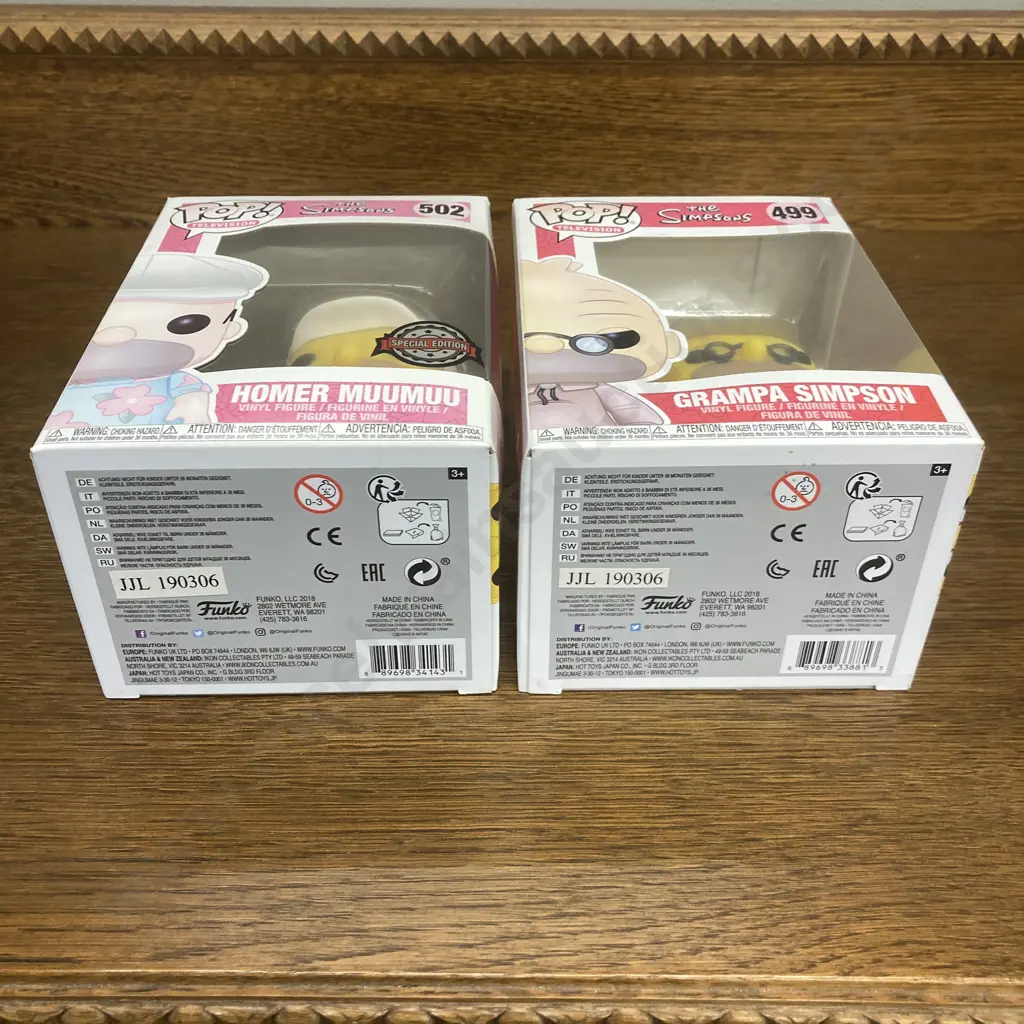 Funko Pop! The Simpsons Homer Muumuu #502 (Vaulted) & Grampa Simpson #499 (Vaulted), Television 2019 Image 1++
