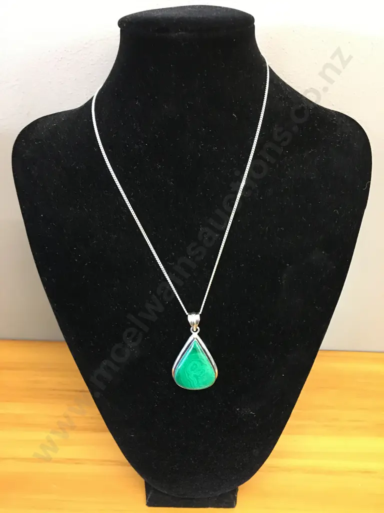 Stamped 925 Necklace - Malachite? Green Coloured Stone Image 1++