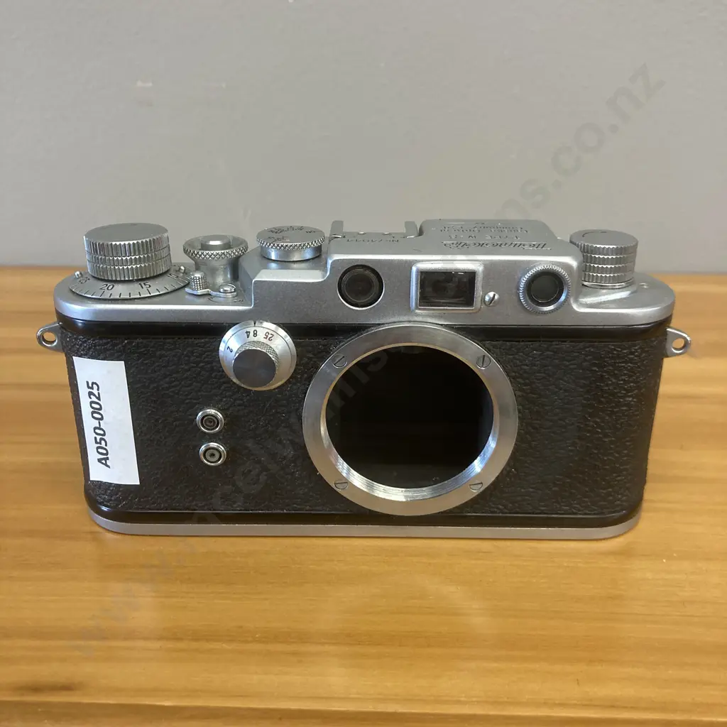 Tanack IV-S Camera Body No74944 (Japanese Leica copy similar to the Leica 111B with differences) Image 1++
