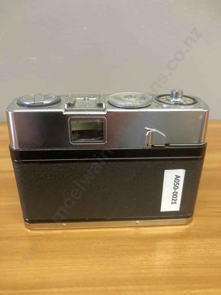 Zeiss Ikon Contina L 35mm Viewfinder Camera with Pantar 45mm f/2.8 Lens Image 1++