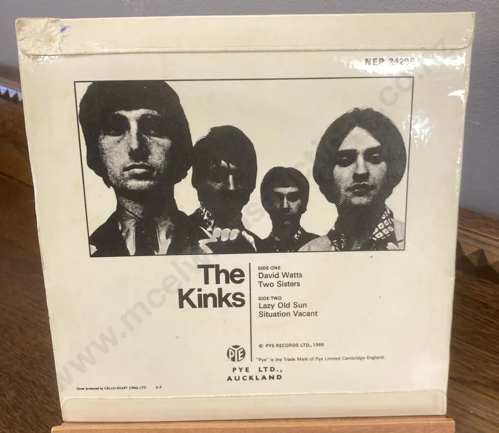 THE KINKS EP David Watts/Two Sisters/Lazy Old Sun 7" PYE NEP-24296 Super Rare 1968 New Zealand Release Image 1++