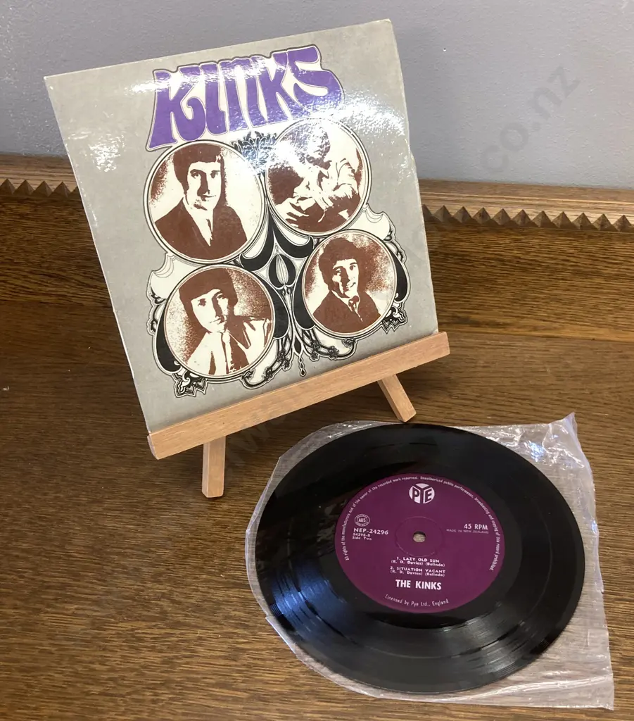 THE KINKS EP David Watts/Two Sisters/Lazy Old Sun 7" PYE NEP-24296 Super Rare 1968 New Zealand Release Image 1++