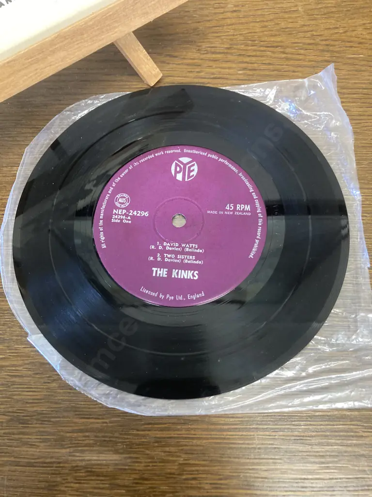 THE KINKS EP David Watts/Two Sisters/Lazy Old Sun 7" PYE NEP-24296 Super Rare 1968 New Zealand Release Image 1++